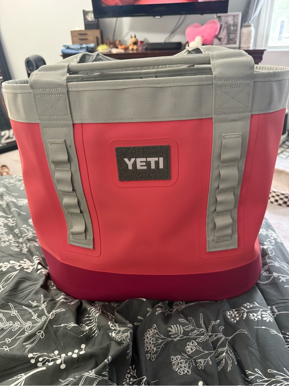 Yeti Camino 35 in Bimini Pink